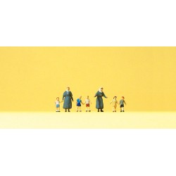 Diakonisse mit  Kindern