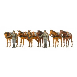 Stehende Zugpferde...