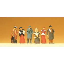 Passanten in winterlicher...