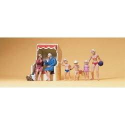 Paar im Strandkkorb spielend